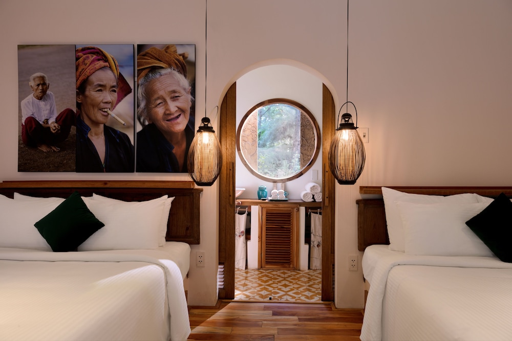 Aira Boutique Hoi An 10/67