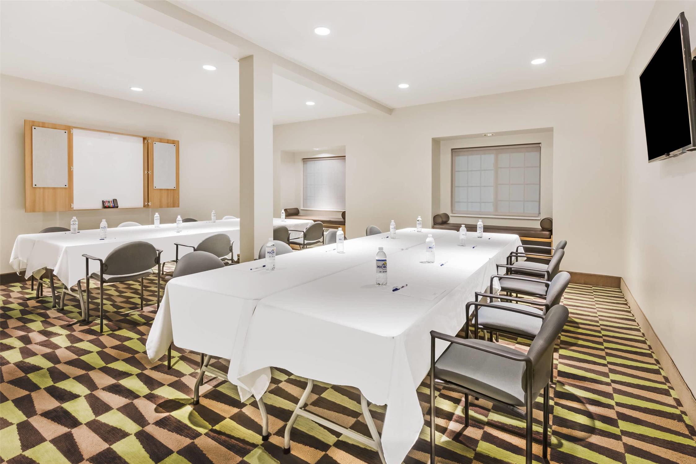 Microtel Inn and Suites By Wyndham Beaver Falls 27/30