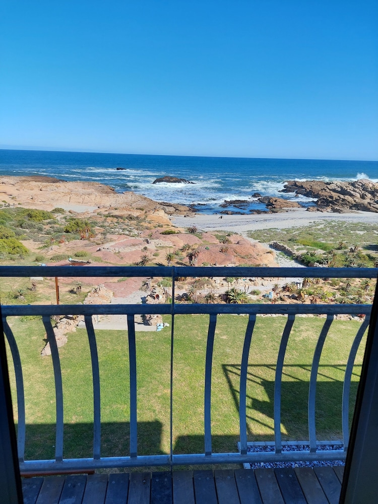 Lambert's Bay Beachfront 32/38