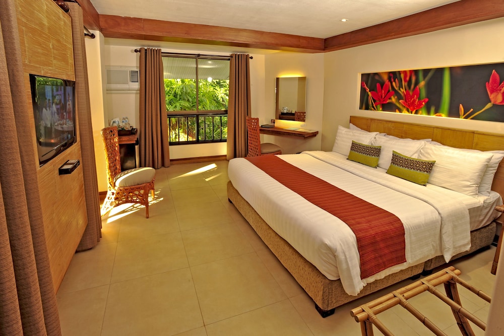 Deluxe, 1 Double and 1 Single Bed, North Wing