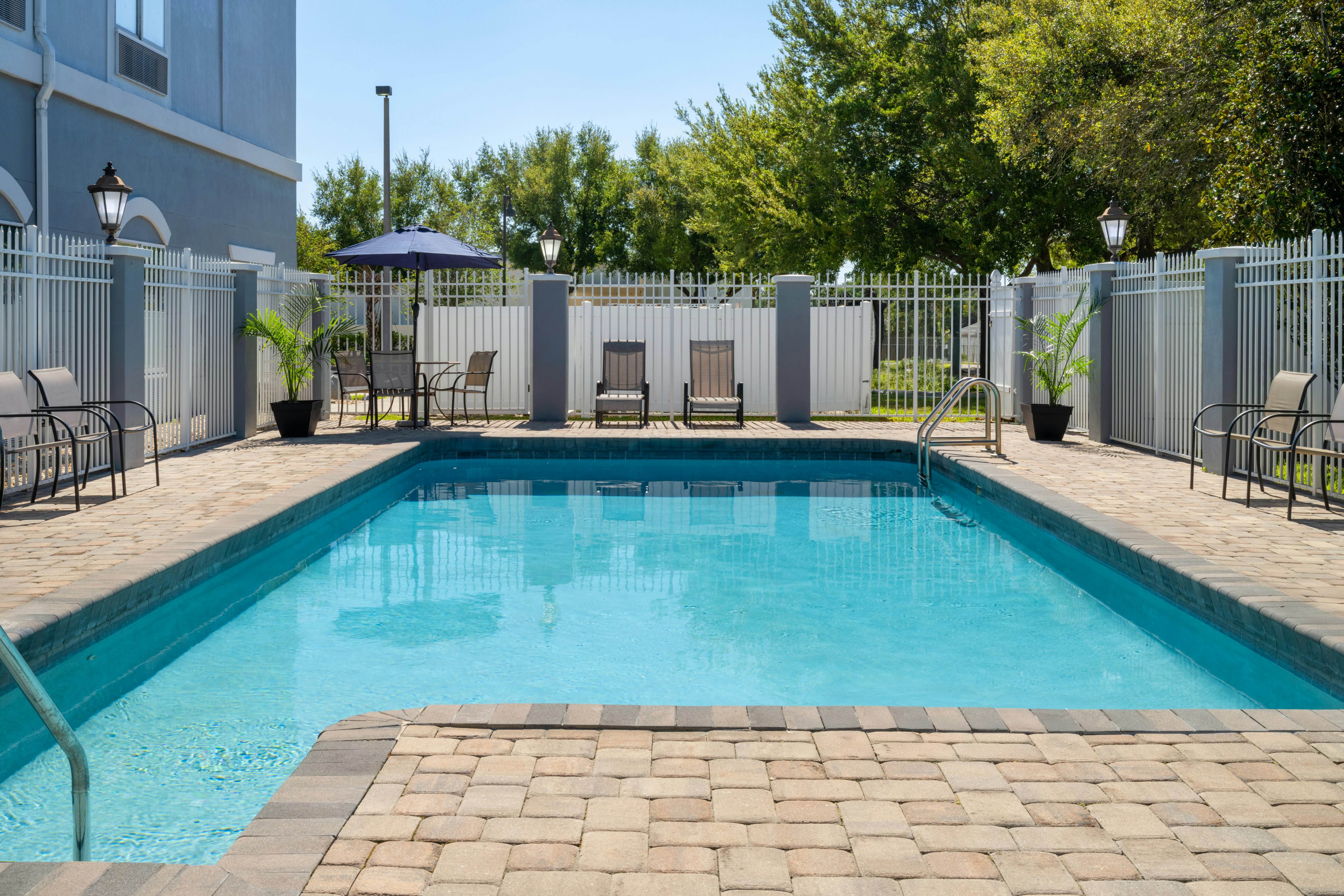 Holiday Inn Express Lake Wales N-Winter Haven 67/71