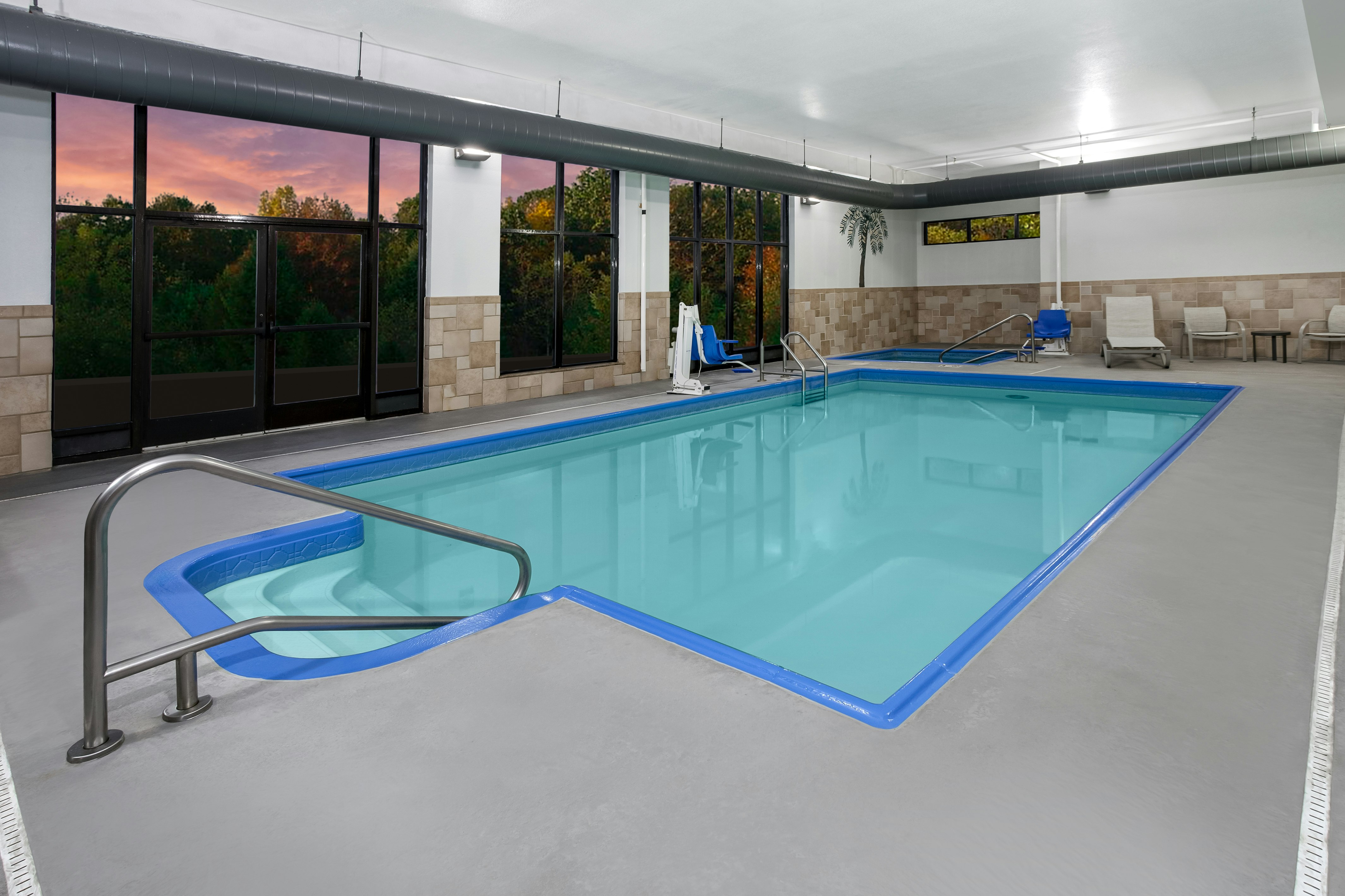 Holiday Inn Quincy, an IHG Hotel 40/75
