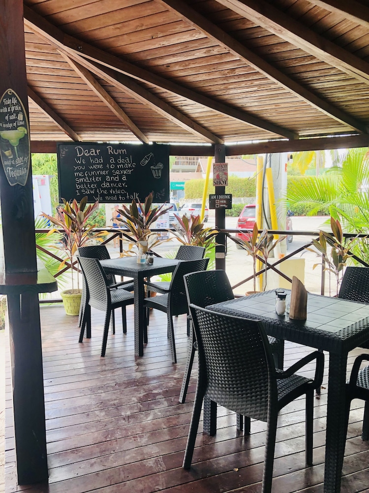 Tropicana Suites Deluxe Beach Club & Pool 39/50