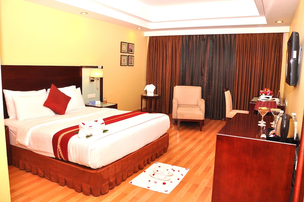 Gokulam Park Sabari Omr Hotel 8/33