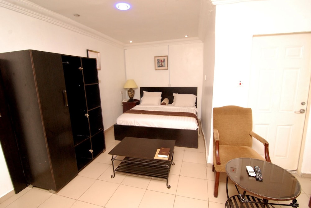 Silverland Hotel And Suites 27/36