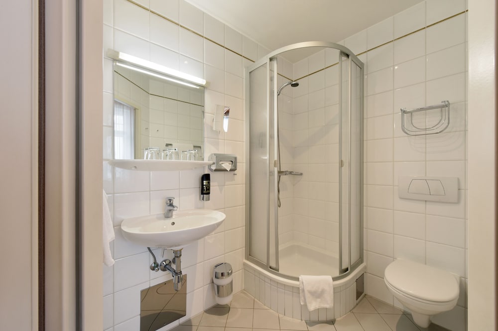 Hotel Pension Baronesse 37/45