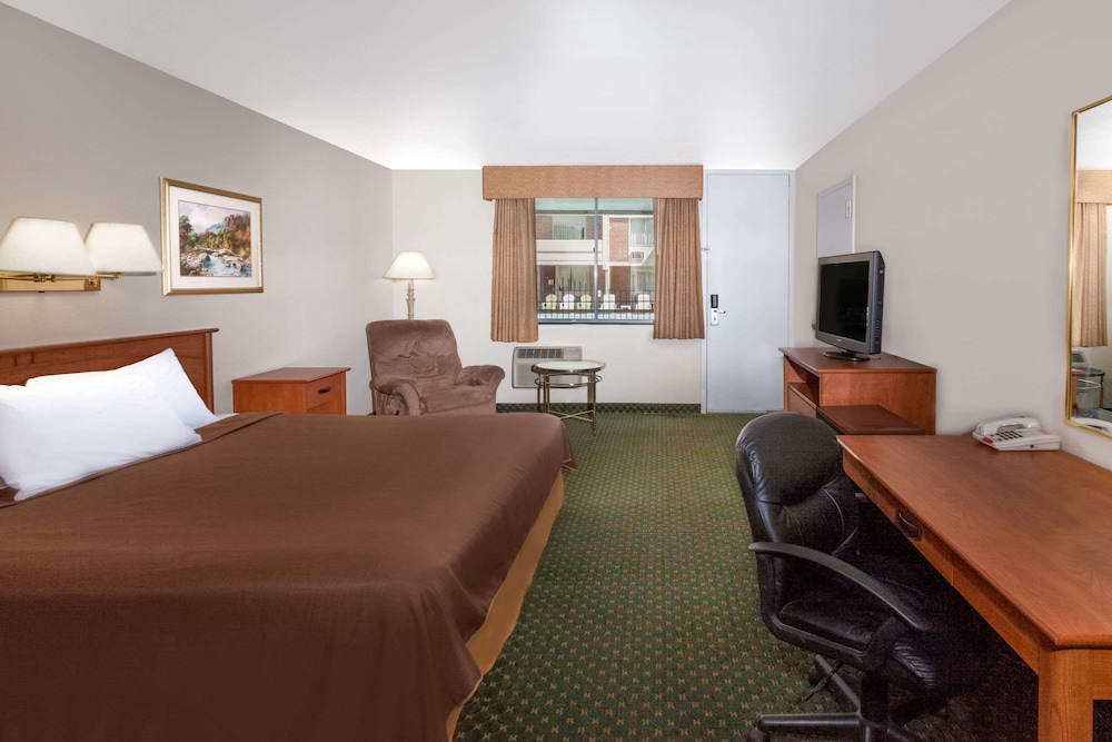 Travelodge By Wyndham Jackson 15/20