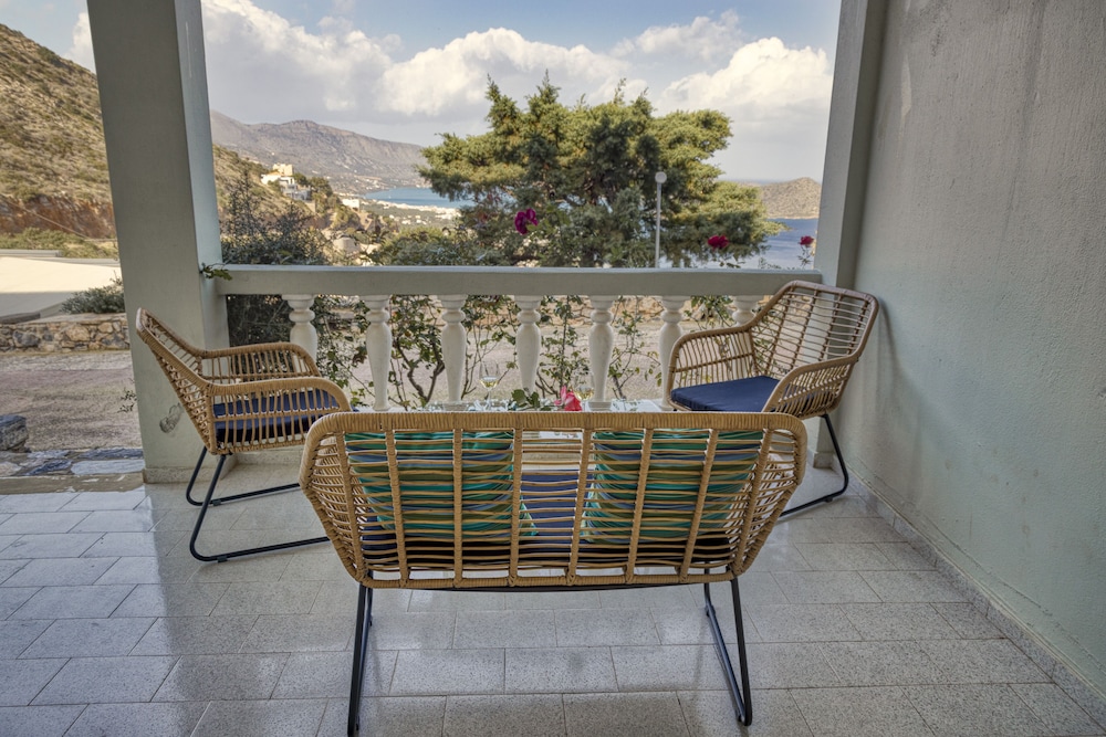 Adrakos Apartments 4/78