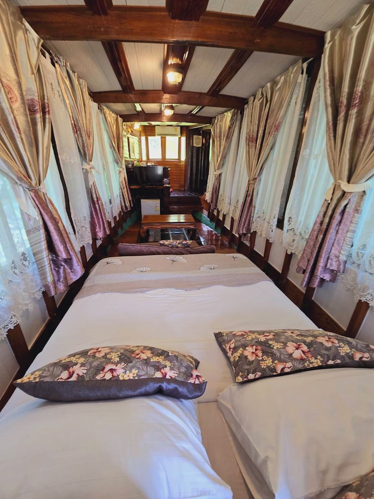 Kaengkrachan Boathouse Paradise Resort 22/78