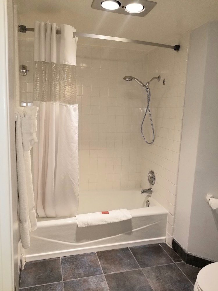 Tamarack Beach Resort Hotel 18/65