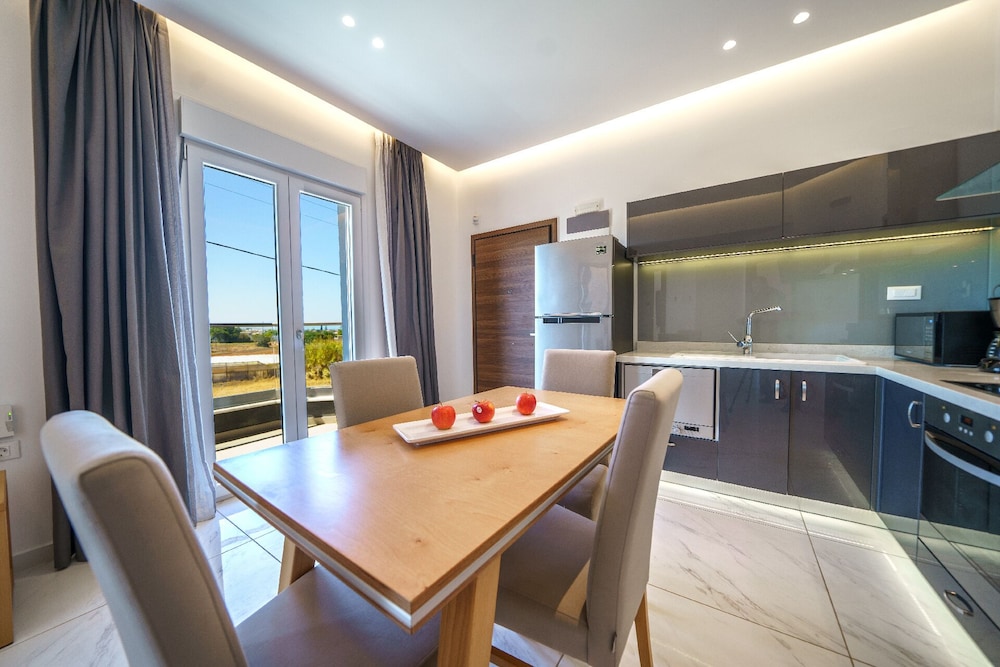 Elysian Suites 53/61
