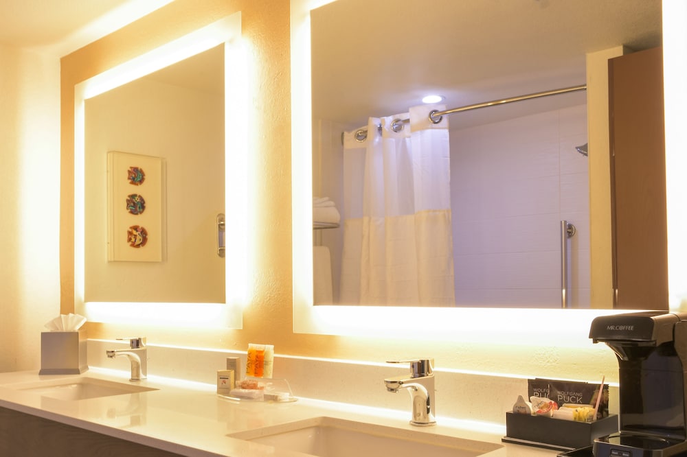 غرفة قياسية بسريرين كوين، Gateway Hotel Santa Monica 7/7