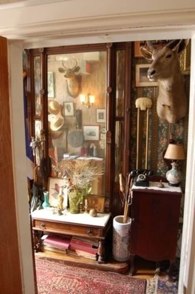 Pimblett's Downtown Toronto B&B 46/47