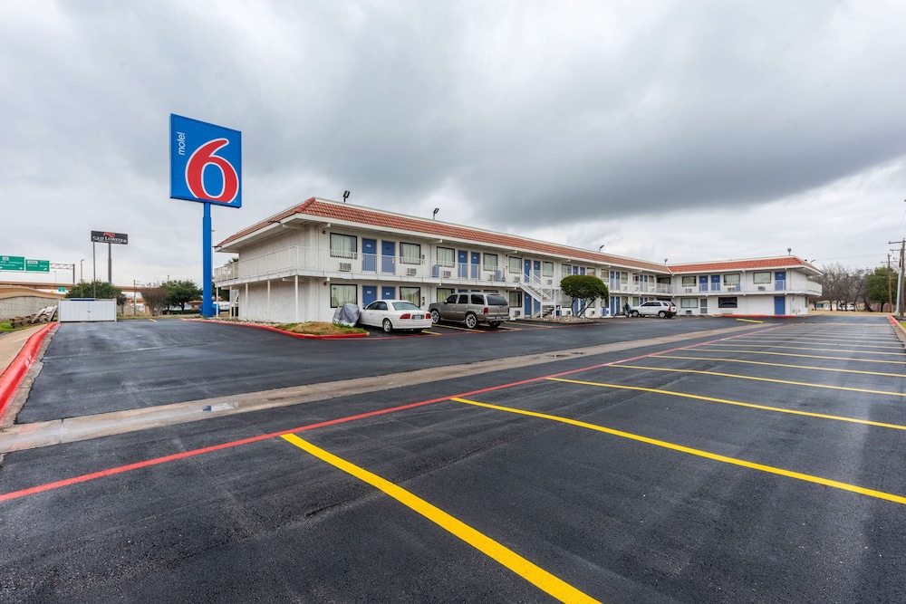 Motel6 North Richland Hills, TX 45/61