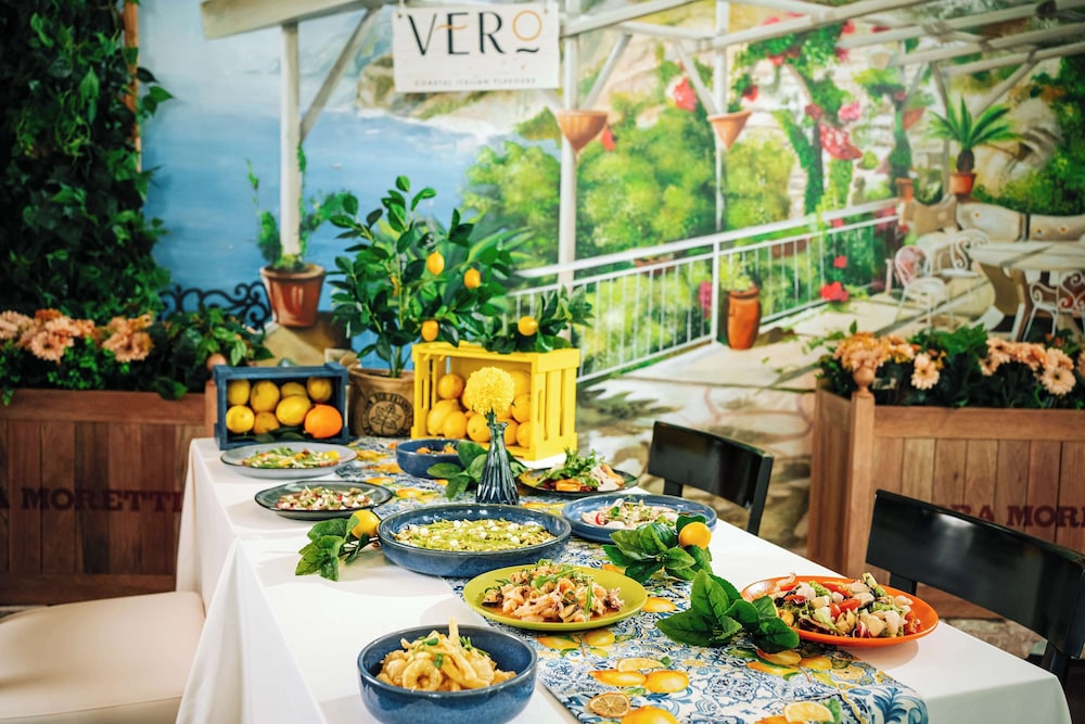 restaurant cafeteria