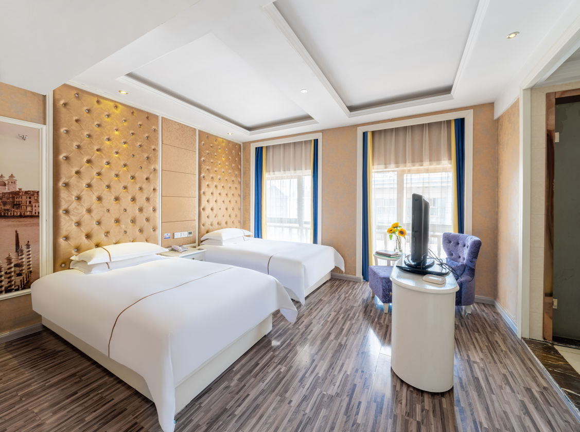 Yiwu Lingshang Hotel 8/48
