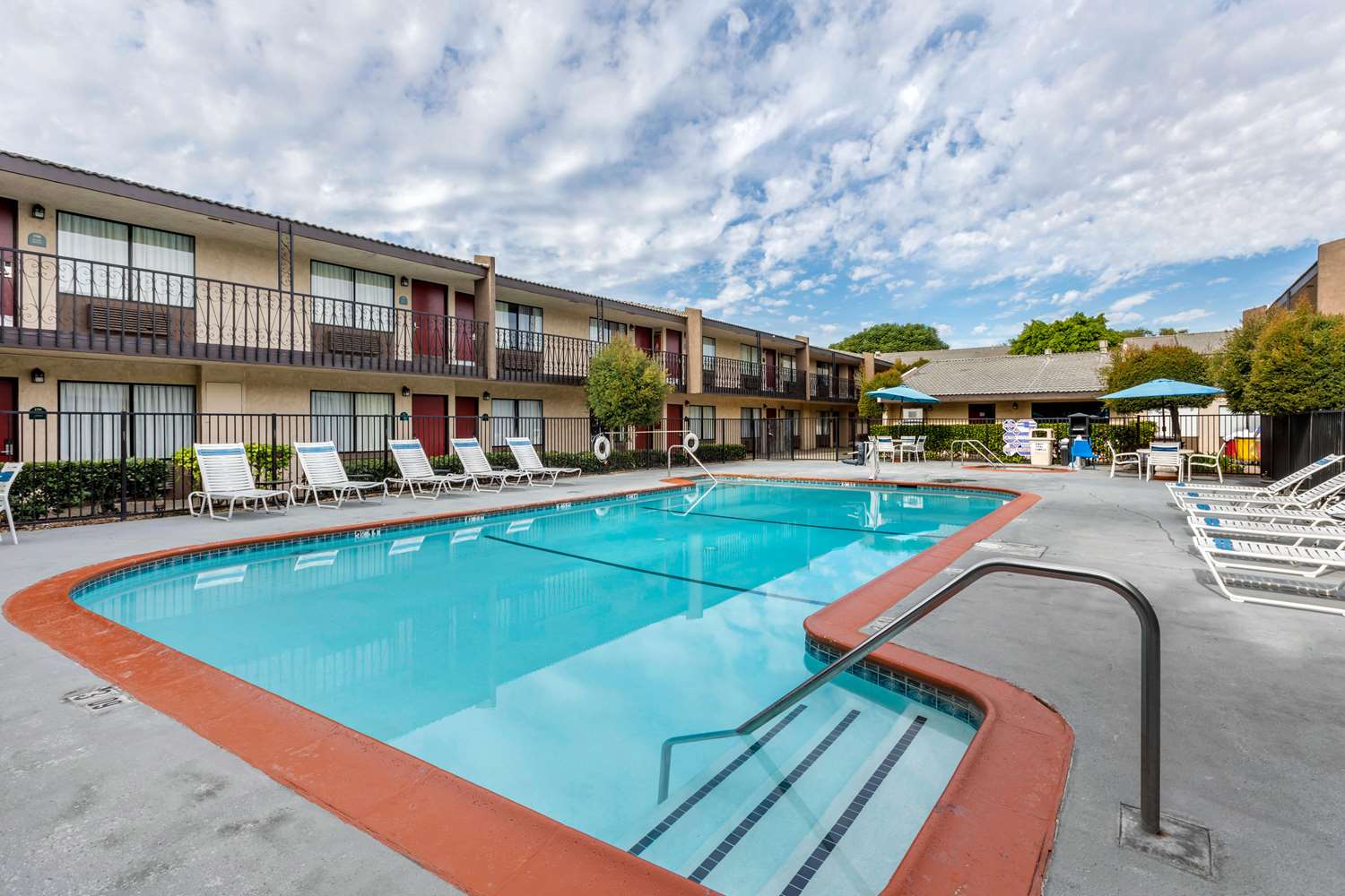The Buena Park Hotel and Suites 26/34