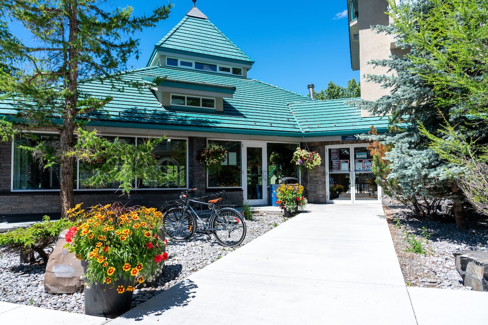 Canmore Pocaterra Inn & Waterslide 8/81
