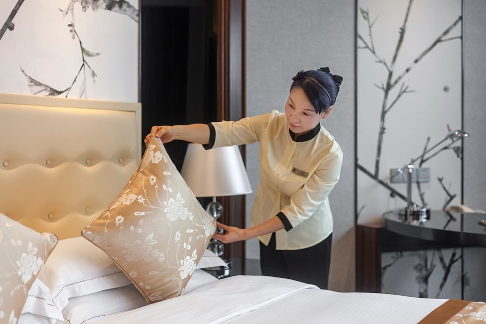 Huaqiang Plaza Hotel 25/42