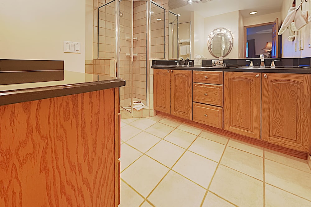 Timberline Condominiums 11/81