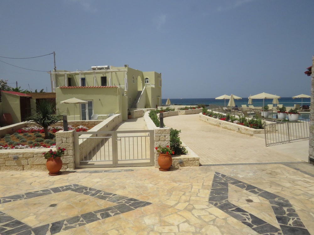 Blue Beach Villas Apartments 55/61