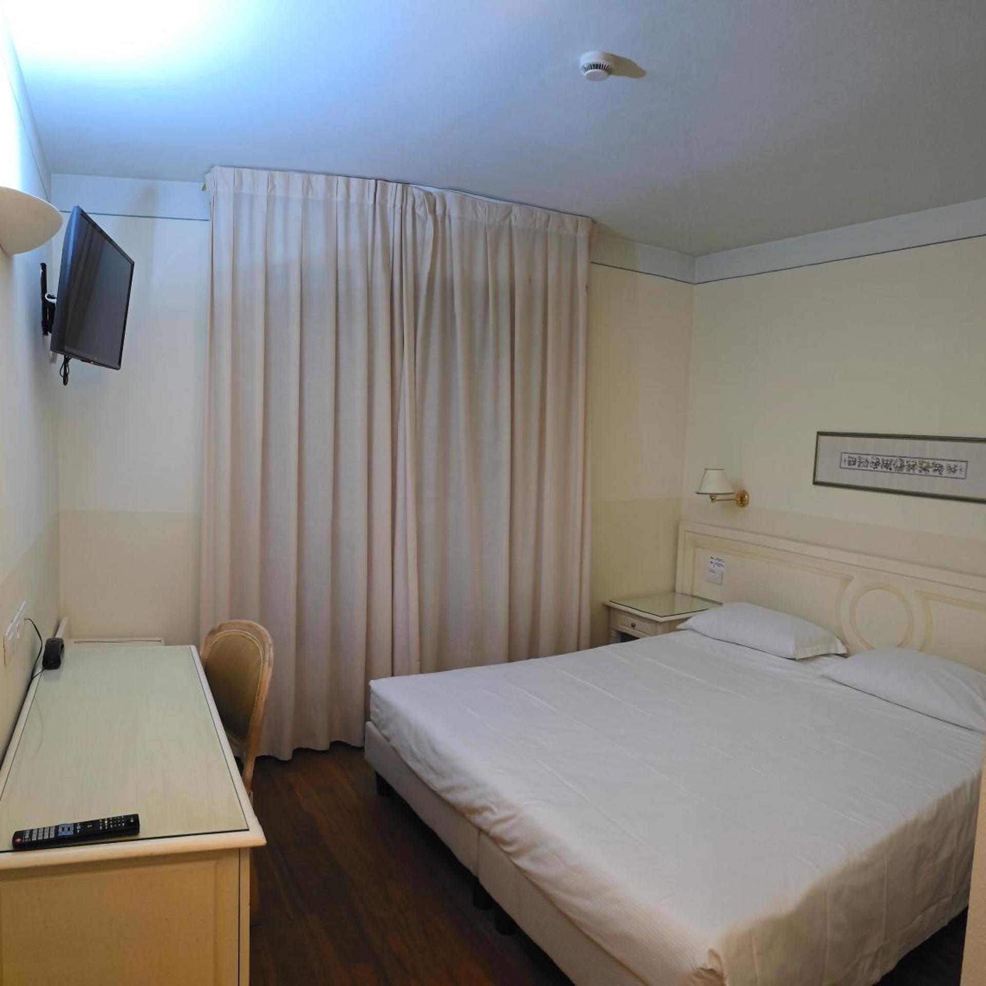 Standard, Double or Twin Bed