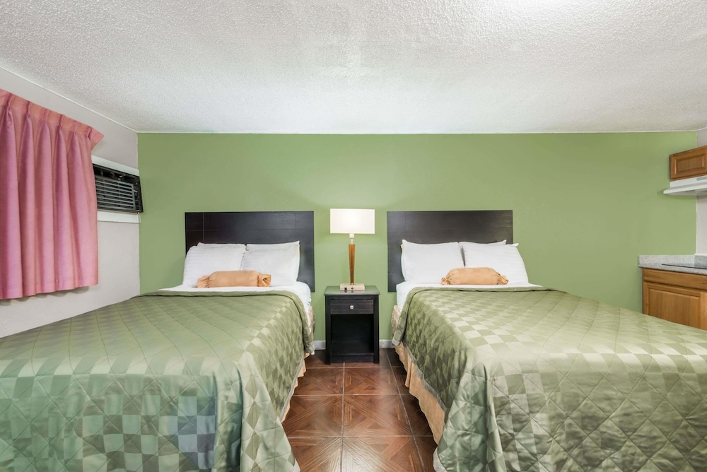 Executive Inn and Kitchenette Suites 9/34
