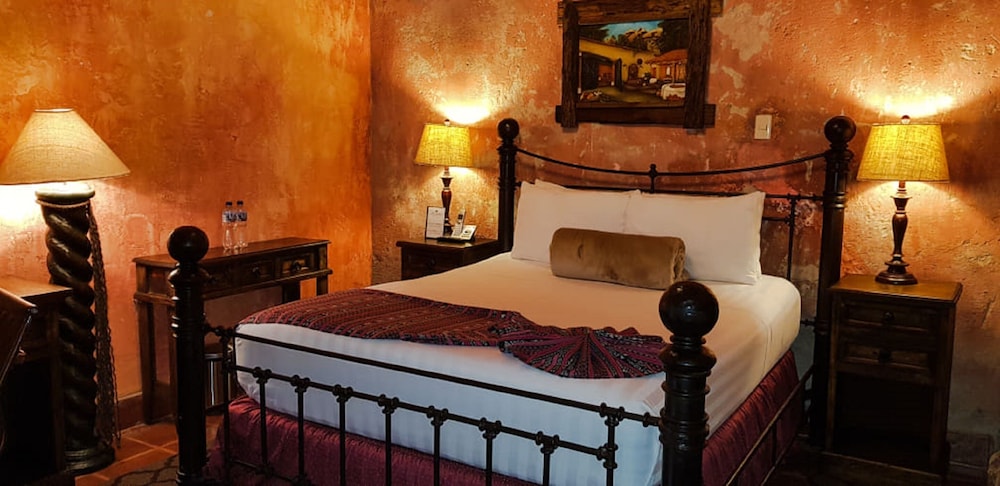 STANDARD, QUEEN BED