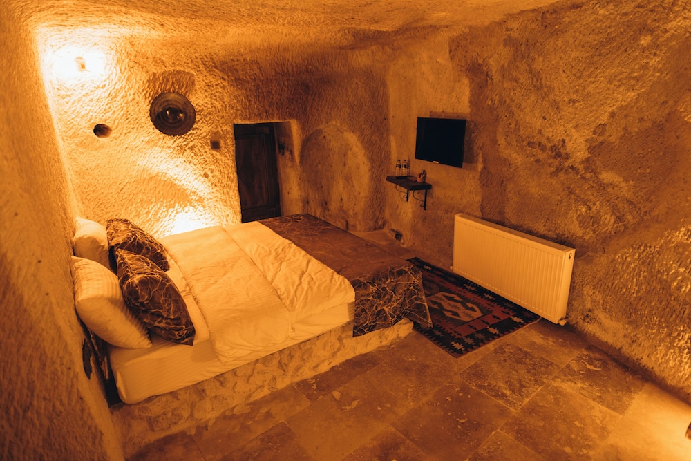 Isadora Cave Cappadocia 30/50