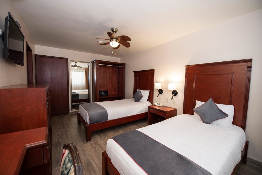 Hotel Senorial 15/50