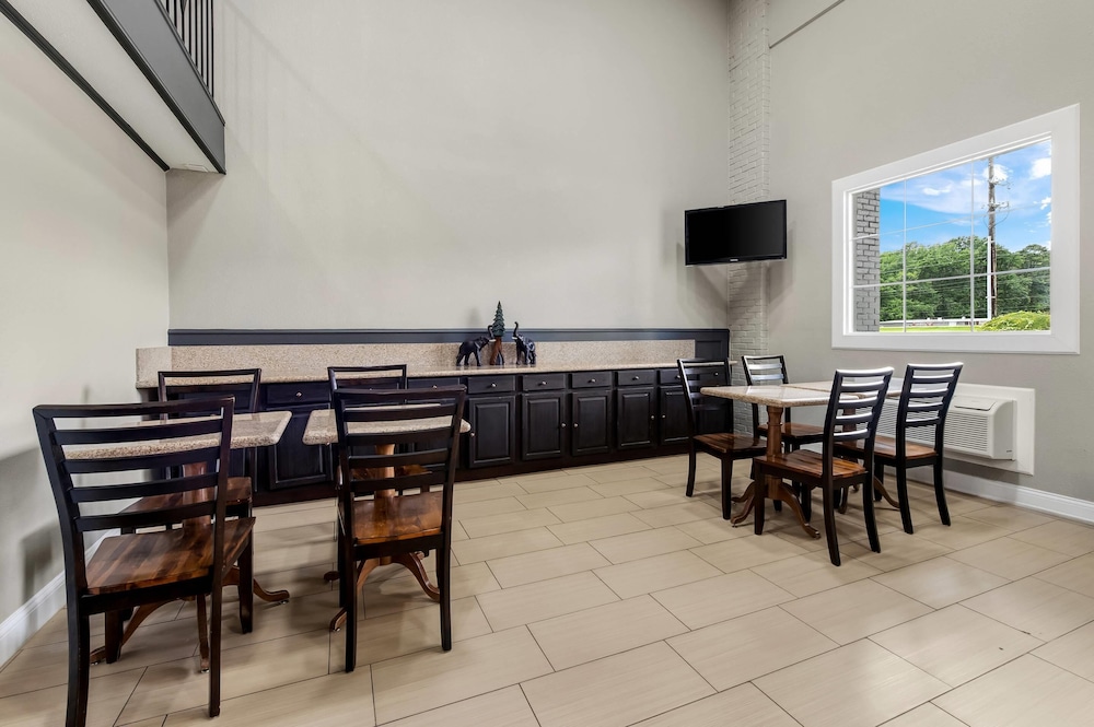 Rodeway Inn & Suites Jefferson 37/53