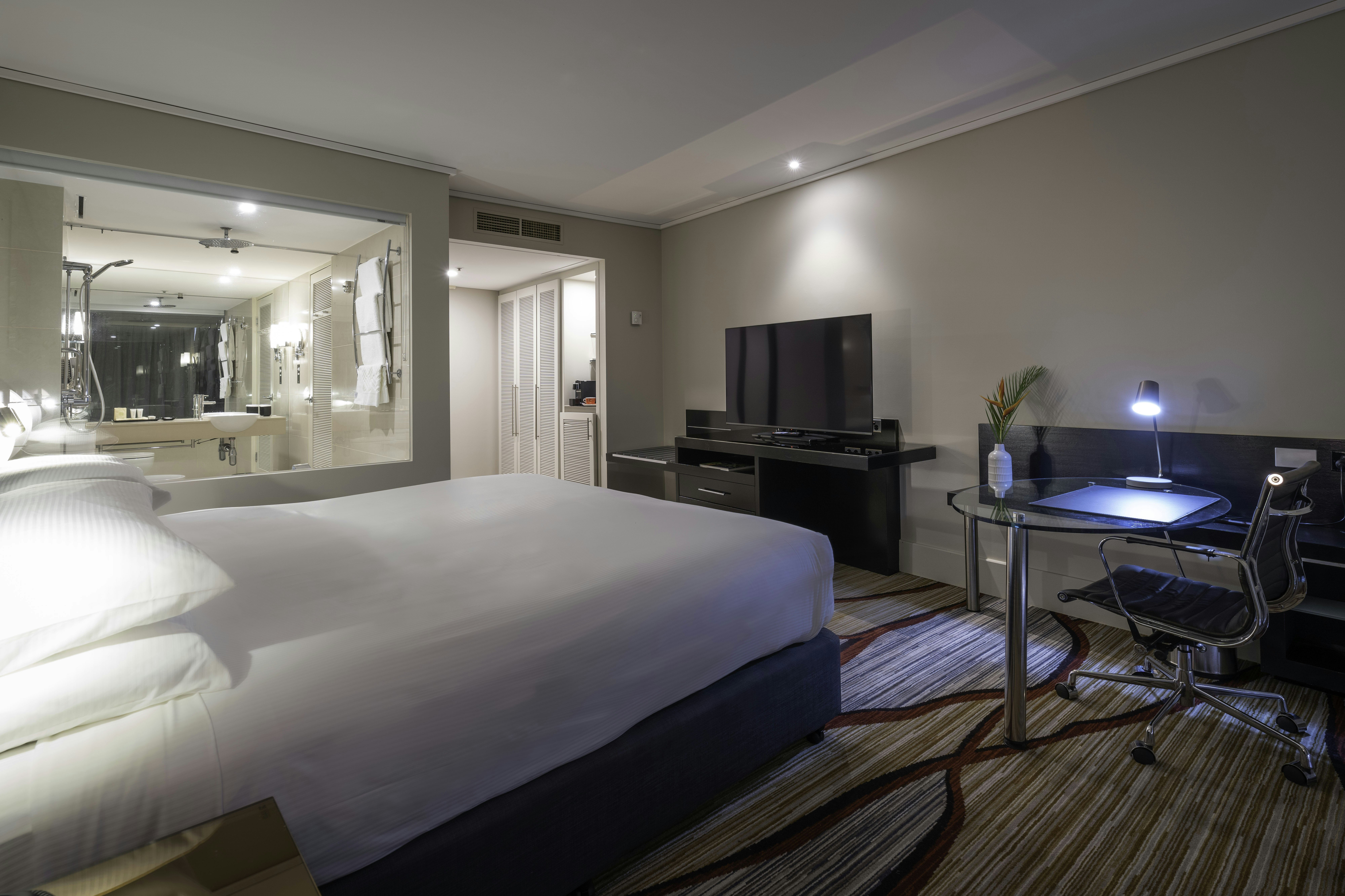 Hilton Cairns Hotel 11/85