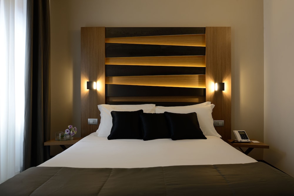 Trevi Hotel 45/79