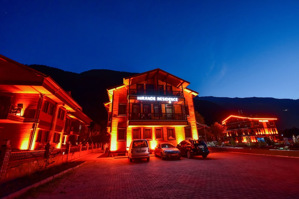 Hirande Hotel 4/50