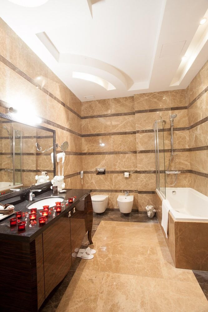 Sapphire Hotel 16/72