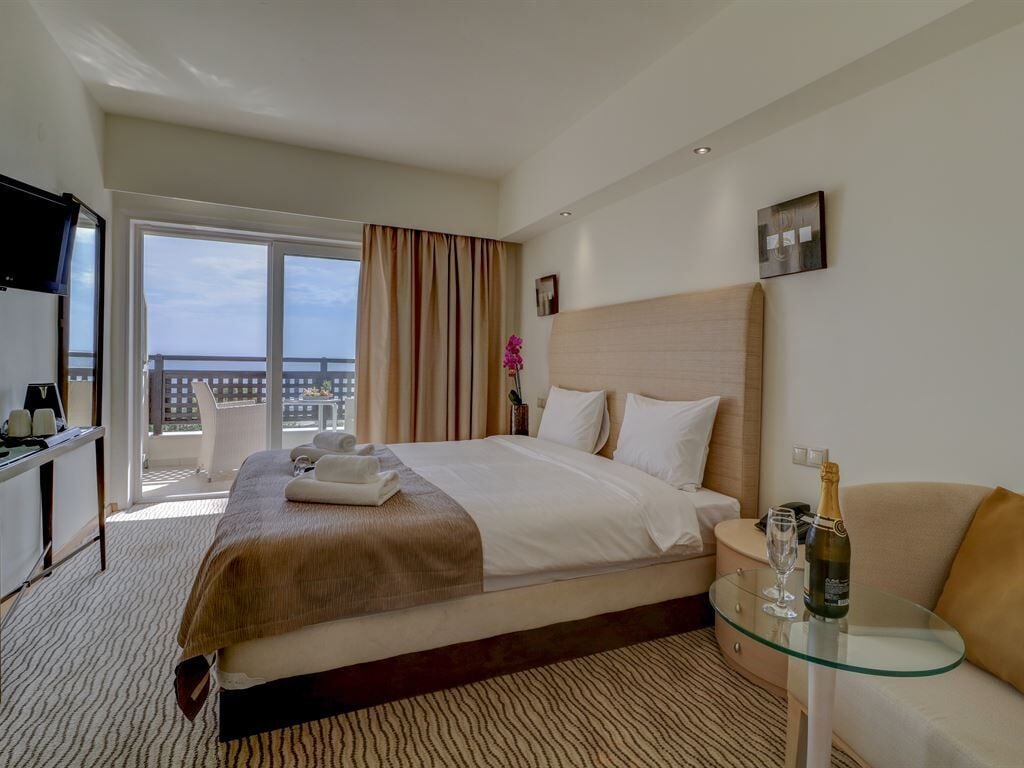 Room, Twin Beds, Partial Sea View