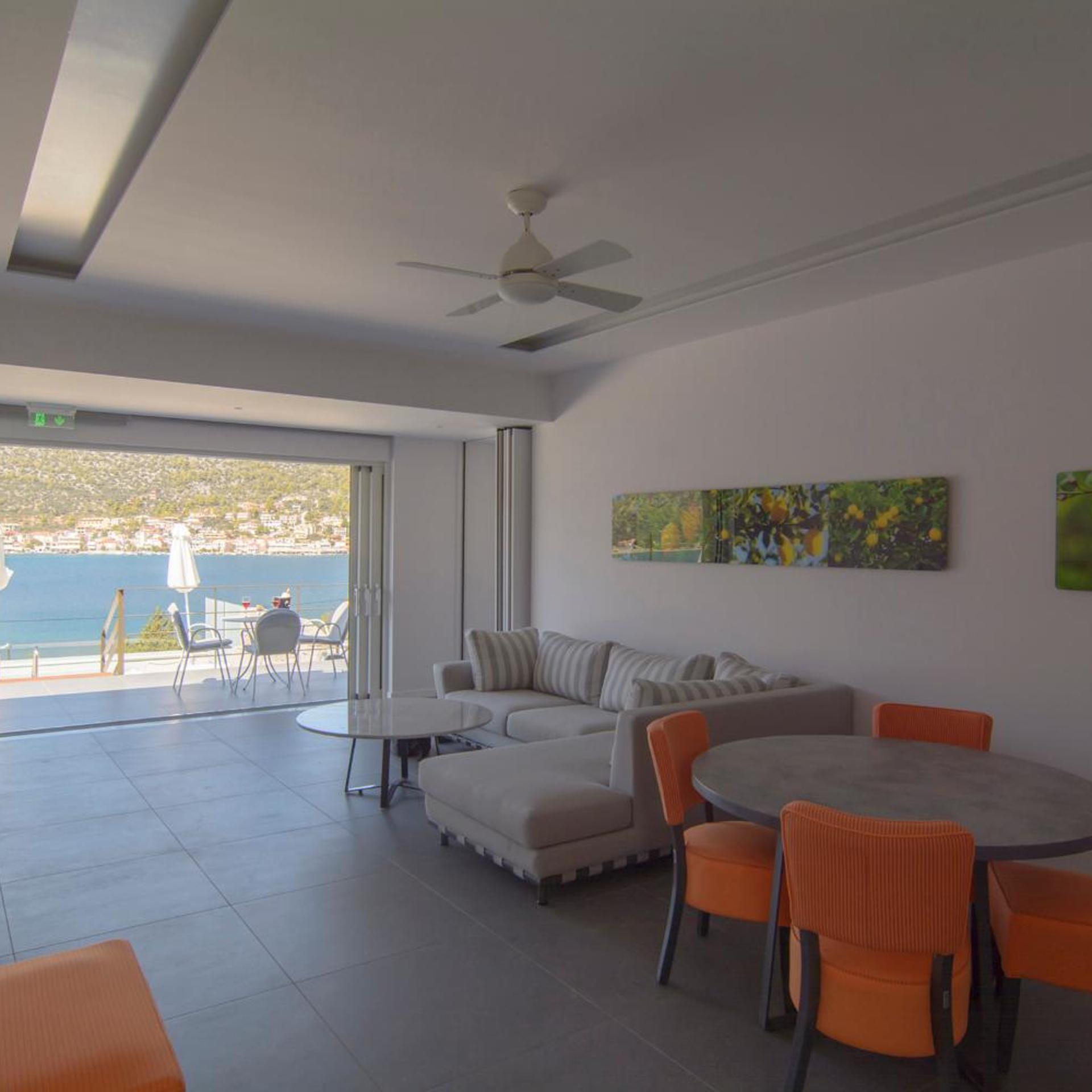 Suite, Sea View, Lavender Cove 4/10