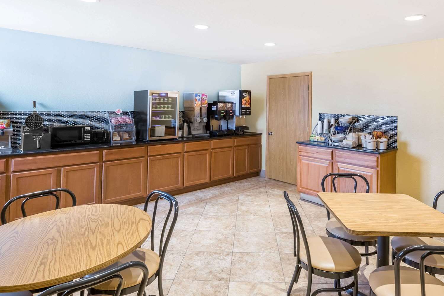 Super 8 by Wyndham Wichita Airport 37/47