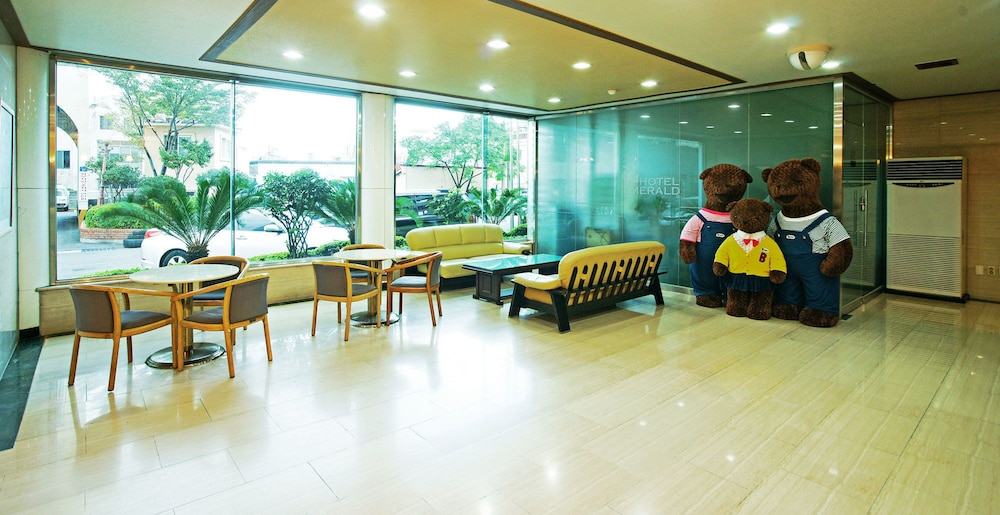Emerald Hotel 22/26