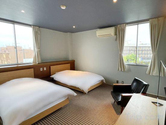 Standard, Twin Beds