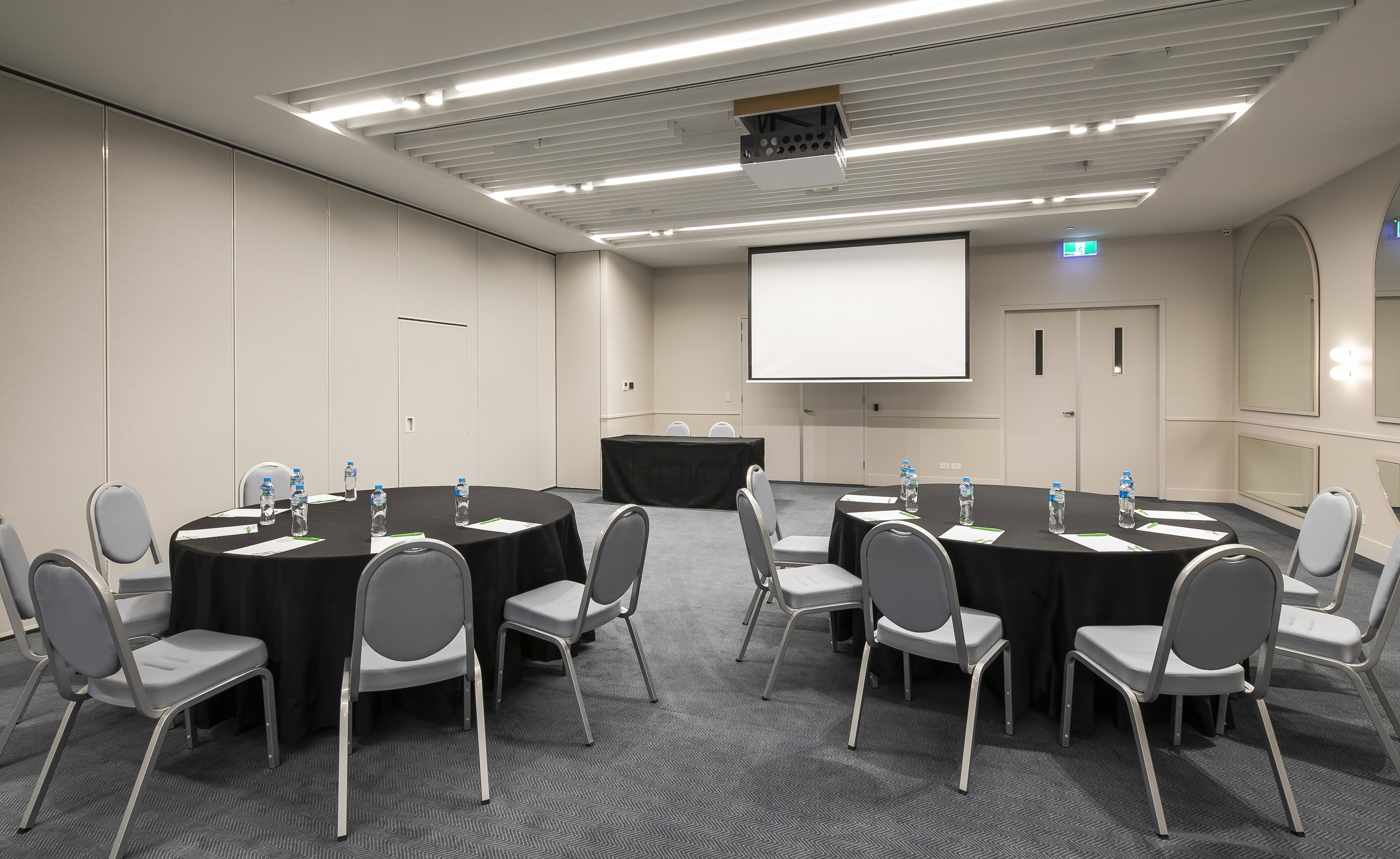 HOLIDAY INN WERRIBEE 60/75