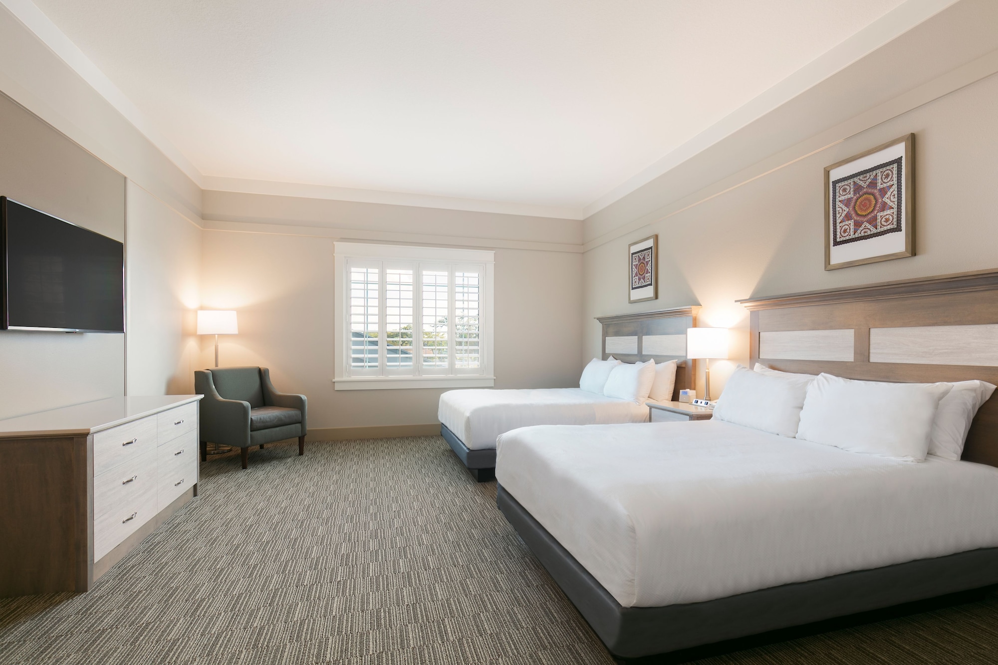 STANDARD, 2 QUEEN BEDS