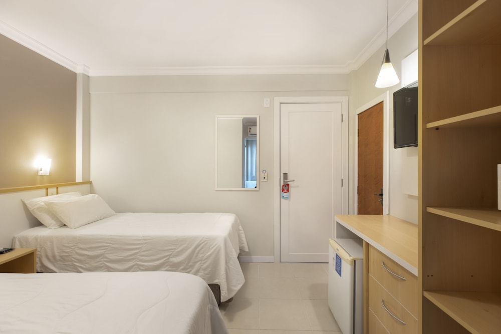 Miramar Hotel 19/70