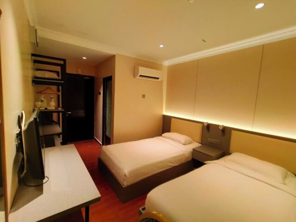 OYO 998 Queen City Hotel 22/50