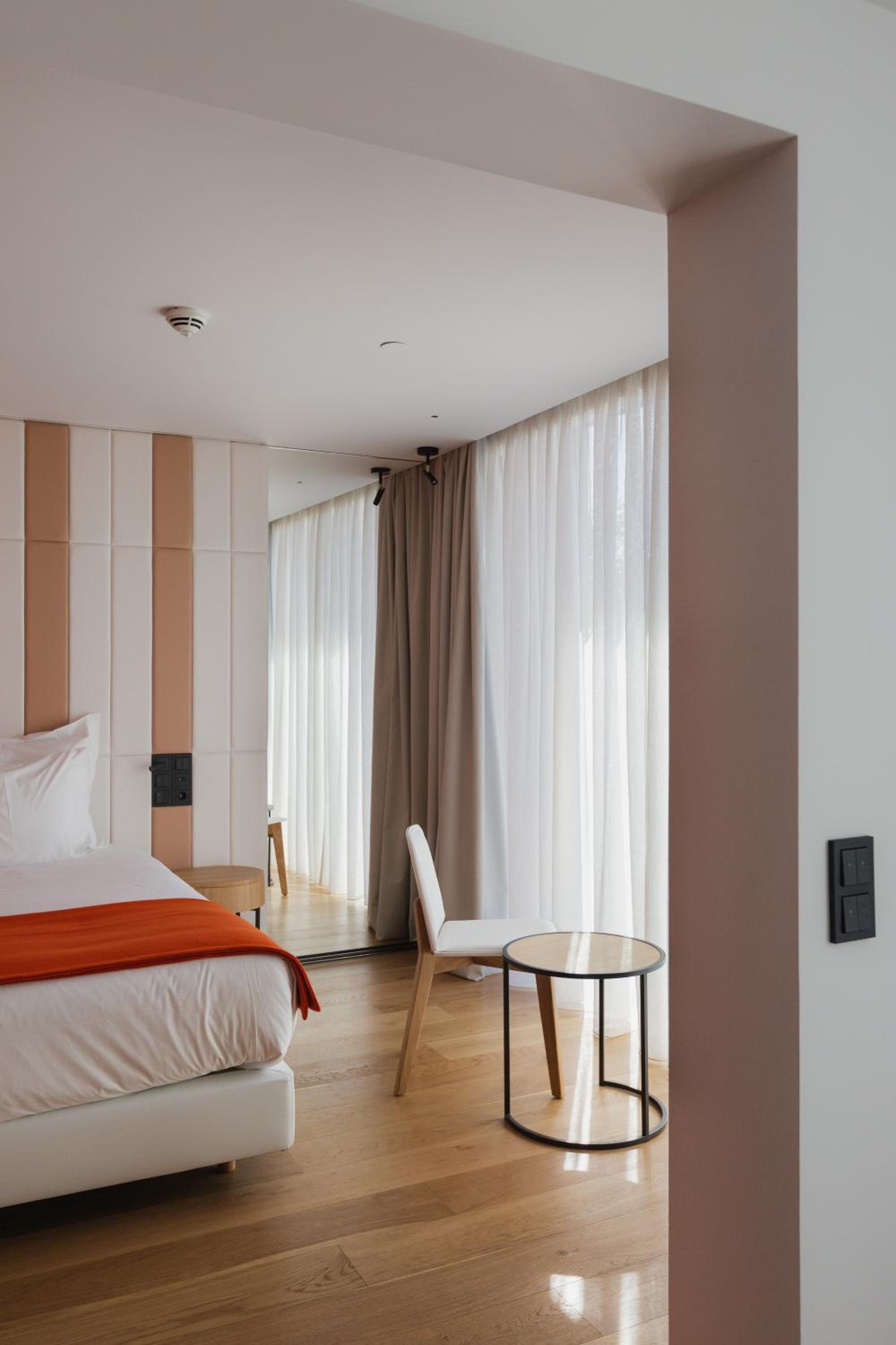 Family Suite, King Bed, Sofa