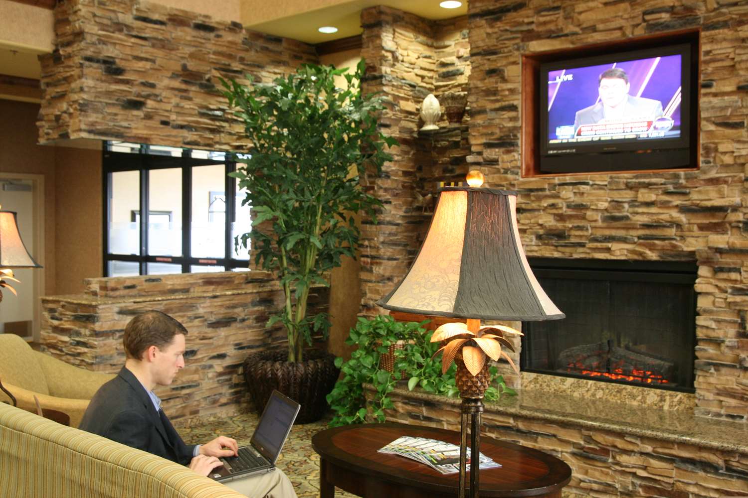 Hampton Inn & Suites Farmington, NM 24/33