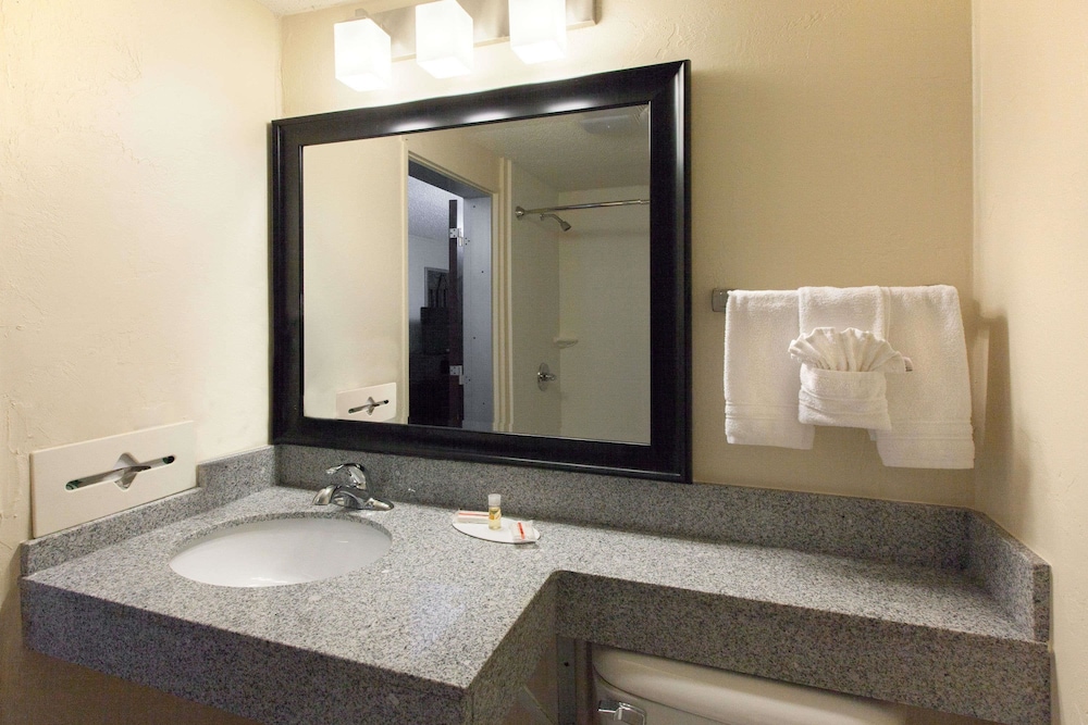 Days Inn By Wyndham Norman 9/21