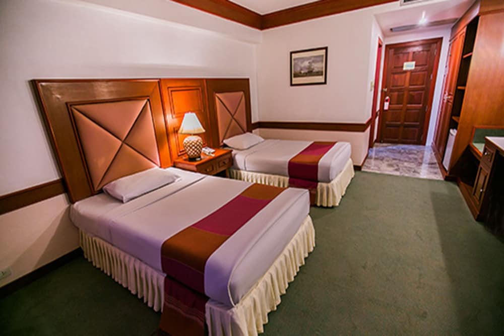 DELUXE, TWIN BEDS
