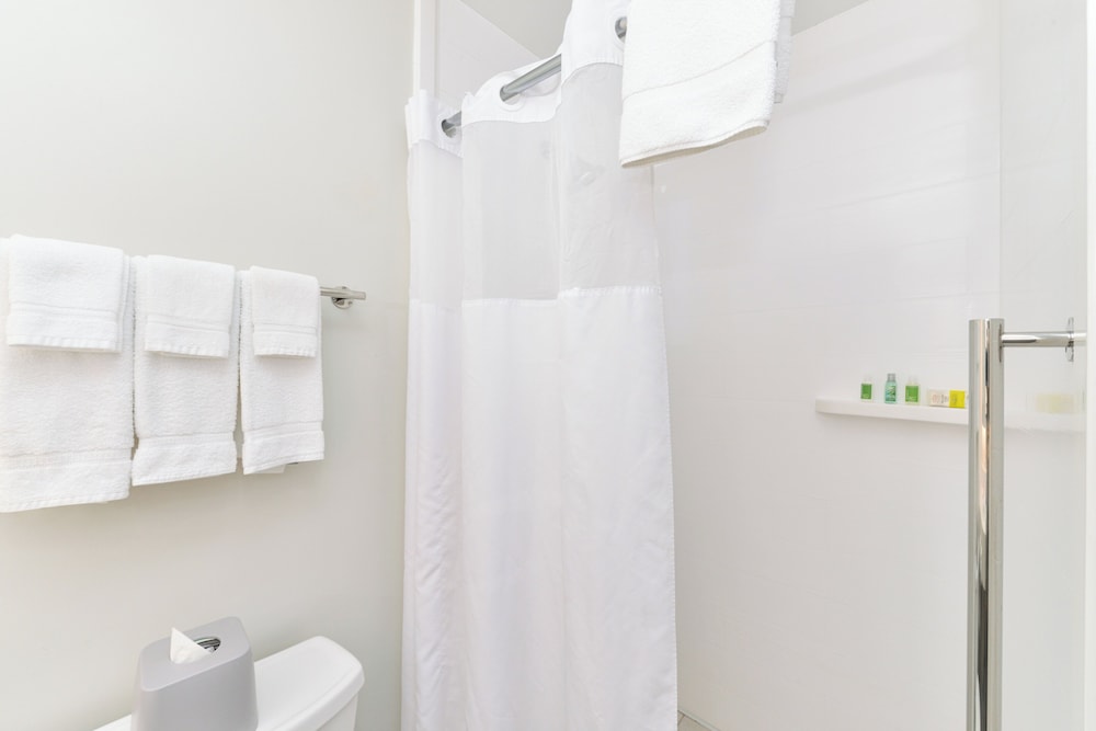 Holiday Inn Express and Suites - Mall of America - MSP Airport 68/68