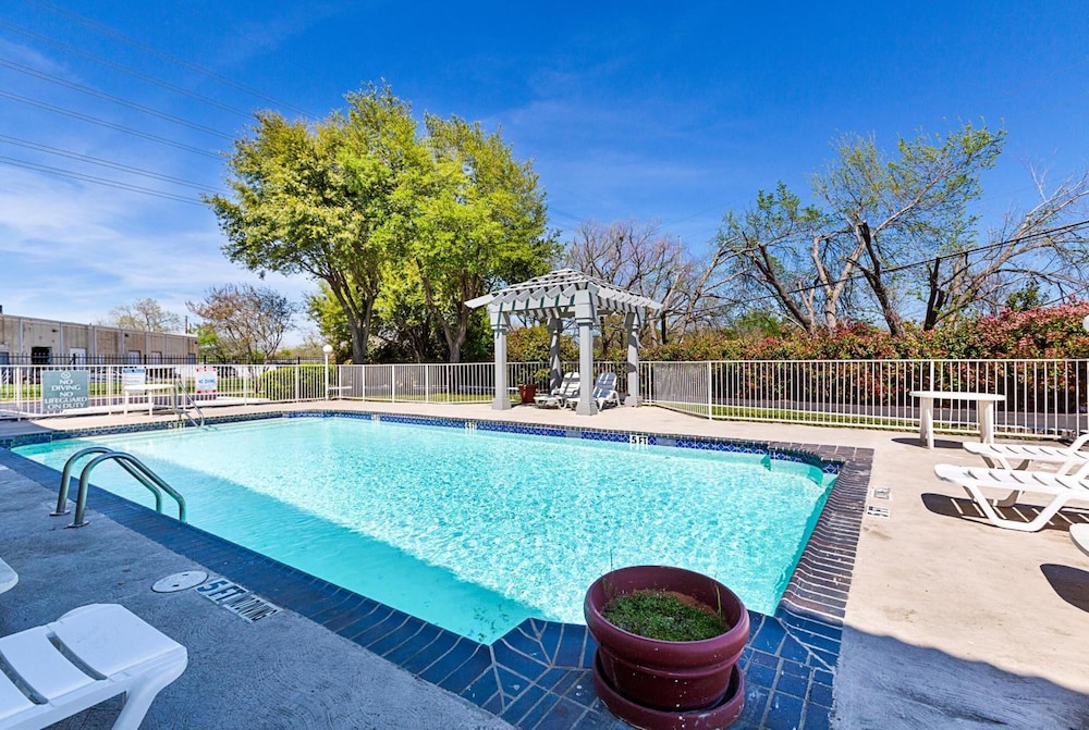 Motel6 Dallas, TX - Market Center 24/45